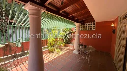 Av. Sucre Los Dos Caminos Casa Venta Calle Cerrada Portón Eléctrico