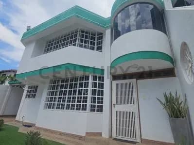VENTA AMPLIO TOWN HOUSE LECHERIA CERCA DE PLAYA MANSA