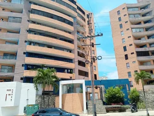 Apartamento En Residencias Papiros Mañongo* Consta De: 214.39 Mtrs2 3 Habitaciones 2 Baños Cocina Sala/comedor Patio Privado 2 P/e. An