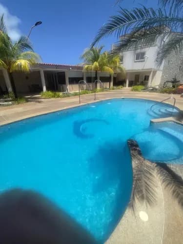 Se Vende Casa Versátil Para Posada O Casa Grande Vacacional En Playa El Agua Sector La Mira Isla De Margarita