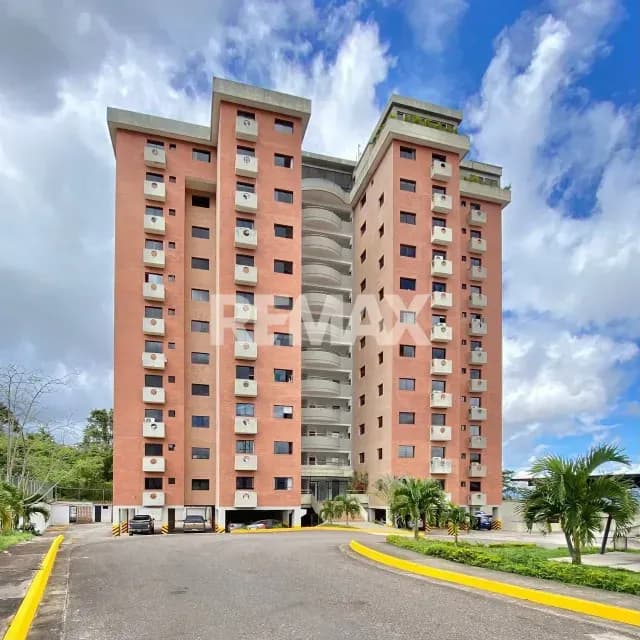 En ALQUILER apartamento ubicado en La Castellana. Residencias Paramillo Suites