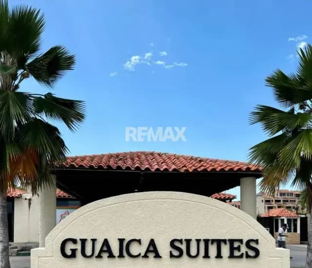 a la orilla de la playa