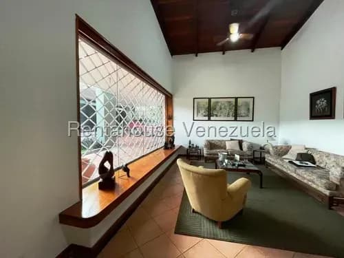Casa En Venta En Los Chorros Estupenda Yf 26-492 Np