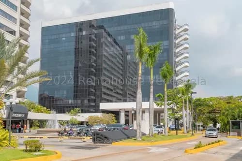 Edificio En Alquiler En Chuao - Asesora Yesenia Romero - Mls 24-14604