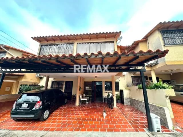 Casa Urb. Privada Los Alpes Av. Demócrata
