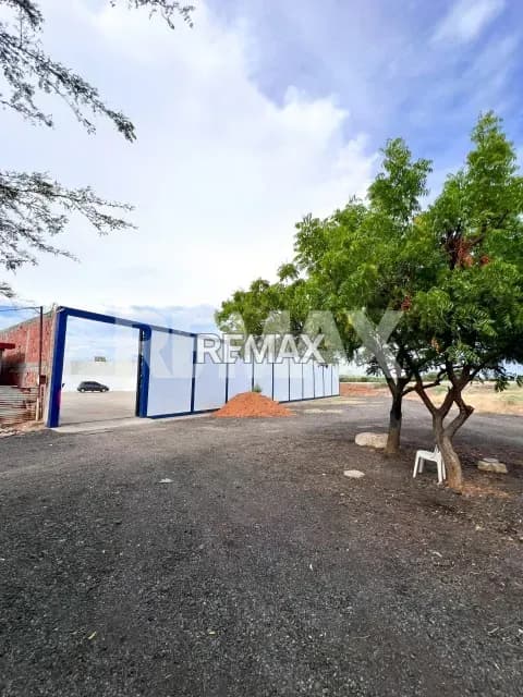 Alquiler de galpón comercial cerrado, ubicado a pocos metros del puente Rafael Urdaneta, San Francisco