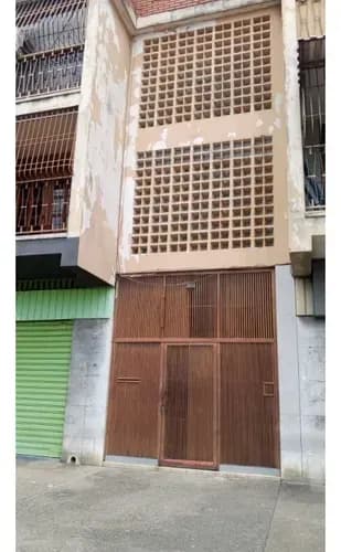 Apartamento En La Av Libertador Con La Av Rotaria Edif 1