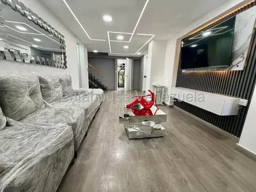 De Revista, Apartamento Dúplex Completamente Remodelado Y Amoblado Listo Para Recibirte - Frente Al Sambil - Chacao - Luis Gomez - Mls #26-19822