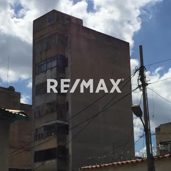 EDIFICIO EN VENTA UBICADO EN LA AVENIDA LECUNA