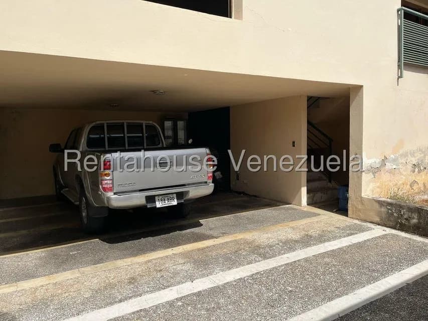 Casa (Multipes Niveles) en Venta en Prados del Este, Distrito Metropolitano