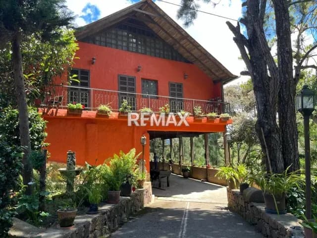 HERMOSA GRANJA EN LOMAS DE CUBIRO