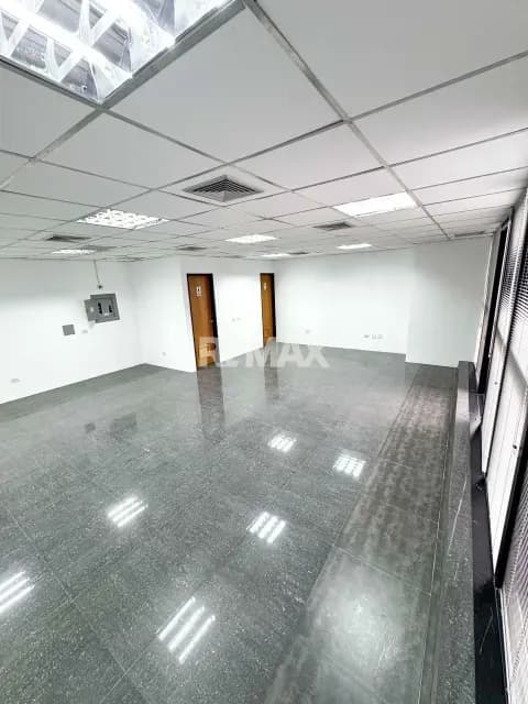 En Alquiler Oficina ubicada en la Torre Financiera, Barquisimeto.
