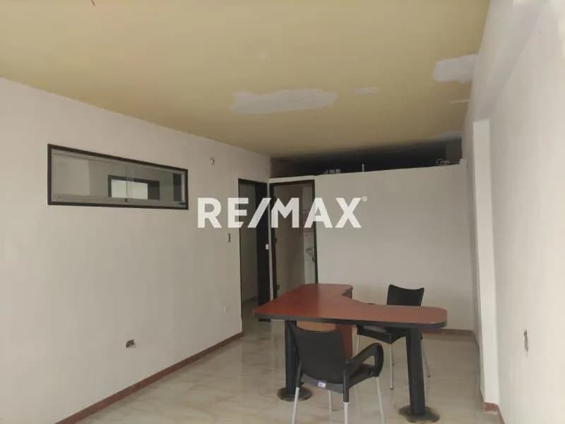 SE ALQUILA LOCAL COMERCIAL EN CABUDARE 58 M2