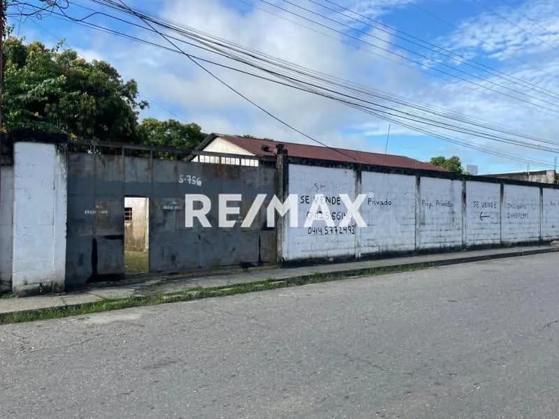En Venta Terreno con Casa ubicado en Guanare, al lado del Club Italo Veneolano, ubicada en el Sector A, Apamatal, Guanare, Portuguesa, Venezuela