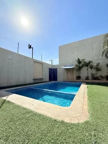En Venta Lujoso Th En Costanera Village. Cuenta Con 3 Habitaciones Y 2 Baños Y Medio. Amoblado Y Equipado.