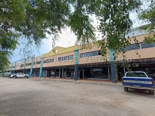 Rosa Espinoza Vende Local Ubicado En Valencia, Zona Industrial, Ideal Para Deposito , Con 107 Mts De Construccion Y 6 Mts De Altura. 26-11253 Mar31