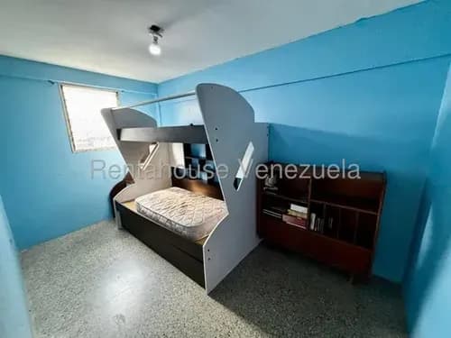 Excelente Apartamento En Venta En La Av. Libertador, Con Ubicación Estratégica Al Centro De La Ciudad, Cercano A Diferentes Comercios, Con Fácil Acceso Vías Y Transporte Publico. Dayana Saez 26-11747