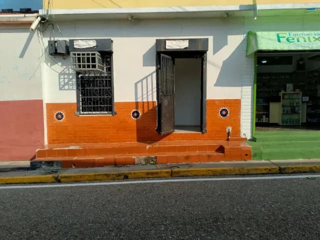 En venta Local Comercial multipropósito ubicado en la avenida principal de la Cejita