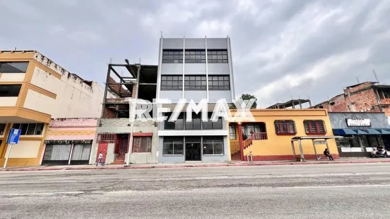 Edificio comercial, ubicado 7ma Avenida El Centro