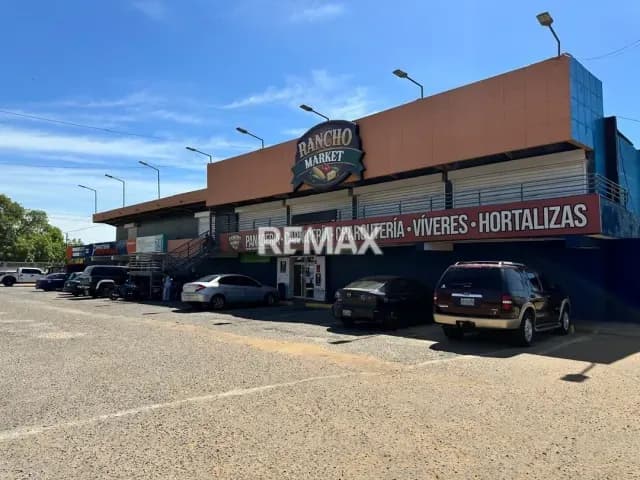 Local en ALQUILER en GRIS Ubicado en Centro Comercial Terra Nostra en Av. Fuerzas Armadas, al lado del Adolfo Pons