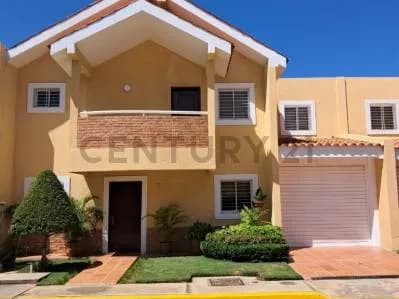 Confortable Town House en alquller en Villas del Cantábrico Av. Milagro Norte