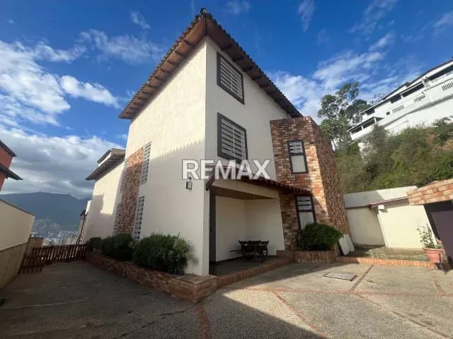 VENTA DE CASA EN COLINAS DE SANTA MÓNICA,