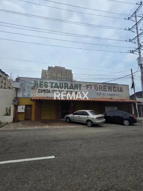 LOCALES COMERCIALES EN VENTA EN CECILIO ACOSTA CON LA 3H, ZONA ESTE
