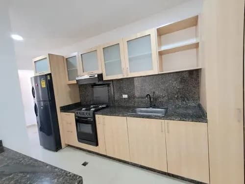 Disponible En Alquiler Amplio Apartamento Semi- Amoblado Urb. El Parral Residencias Chelsea Court, Urb. El Parral. -área 110 M2 -3h | 2b | 2p. An