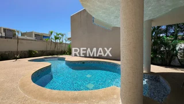 TOWNHOUSE MODERNO, EN CONJUNTO RESIDENCIAL SAHARA VILLAGE