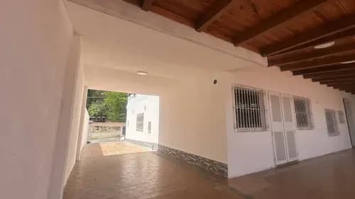 Casa En Venta 4 Avenida De Prebo. Valencia, Carabobo Si Buscas Amplitud, Seguridad Y Servicios Garantizados, Esta Es La Inversión Inteligente. Rg