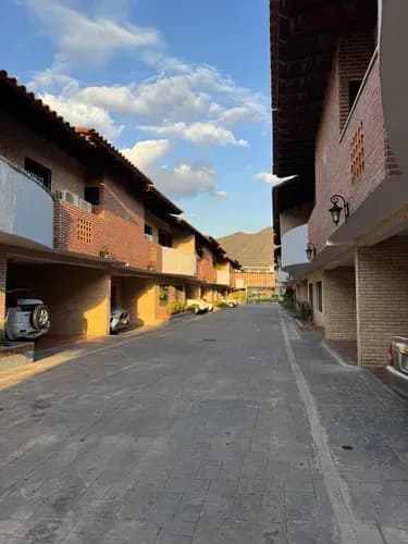 Se Vende Townhouse En Mañongo ...wa