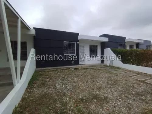 Se Vende Hermosa Casa Moderna, En La Av. Intercomunal De Cabudare, Cercana A Traki. Fc # 26-16599.