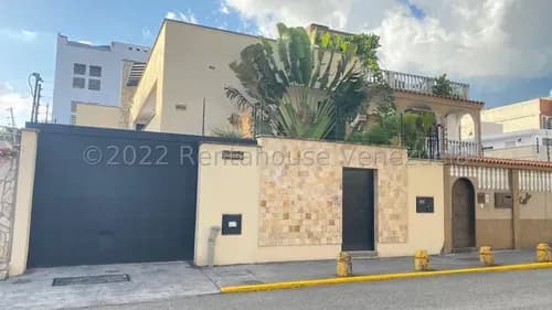 Buscas Una Casa Que No Tengas Que Invertir Para Remodelarla? Esta Casa En Venta En Campo Claro Es Para Ti! Belkis 23-32899