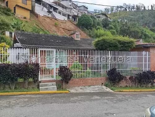 Kc.g. #25-9317 Déjate Cautivar Por Esta Impresionante Casa En Venta Zona Tranquila Y Clima De Montaña En Carrizal Colinas De Carrizal