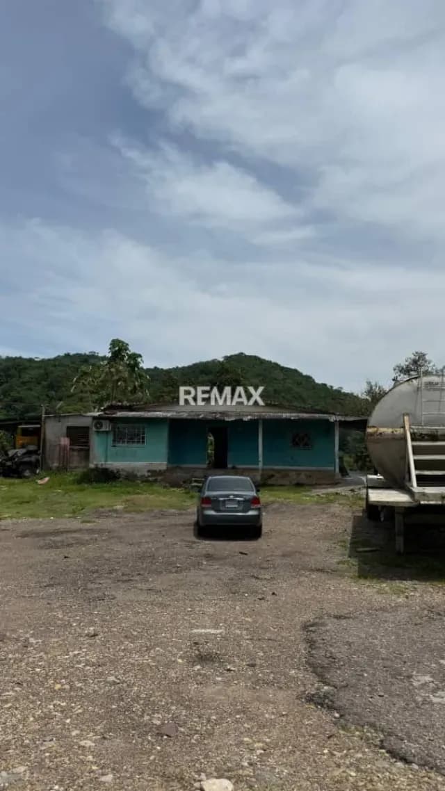 Venta de Casa de Campo con Terreno* *Ubicada* en La vía principal de Piedra de Moler en Las Mesas Mcpio Antonio Rómulo Costa.