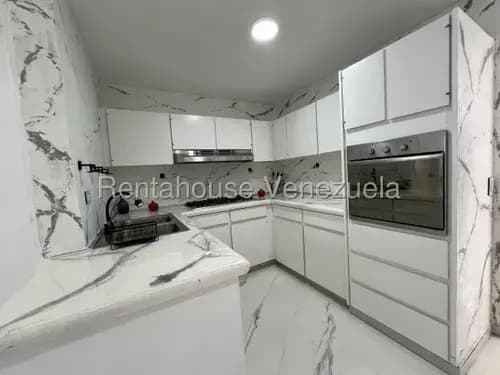 Agp Apartamento En Venta En Sebucán Moderno, Dúplex Totalmente Remodelado, Linda Vista 26-17335