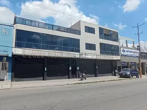 Gran Oportunidad De Inversion Edificio De Tres Niveles En Venta Con Cuatro Locales Comerciales En Planta Baja Deposito Y Mezzanina Cuatro Apartamentos En Primer Piso Y Dos Apartamentos