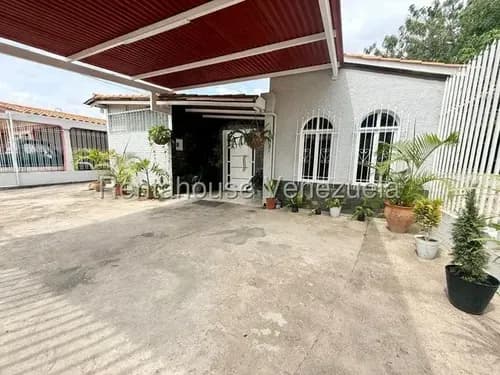 Casa Con Anexo Independiente: 4 Habitaciones, Estacionamiento Para 4 Vehículos Y Calle Cerrada @eloisabermudez.rah