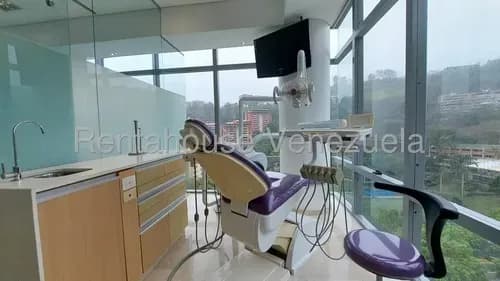 Hermosa Clínica Odontológica En Alquiler, Con Vista Panorámica Totalmente Operativa En La Trinidad Mls #25-16353