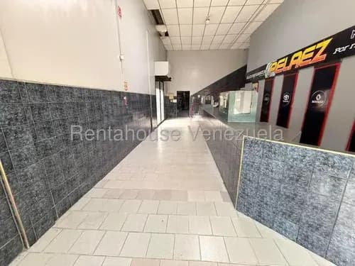 Gabi Vende Local En Plena Av 20 Barquisimeto, Cod 26 18920, Con Mas De 1.000m2 En Optimas Condiciones Contactame!