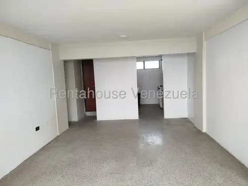 Dennymar, Ofrece En Alquiler Lindo Y Comodo Apartamento, En El Centro De Barquisimeto, Con 4 Habitaciones, Muy Acogedor! B6a20951.