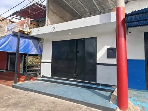 Local En Alquiler En Unare. Calle De Los Frenos. Consta De 57mts2. Ideal Para Venta De Repuestos, Autoperiquitos, Y Cualquier Actividad Comercial