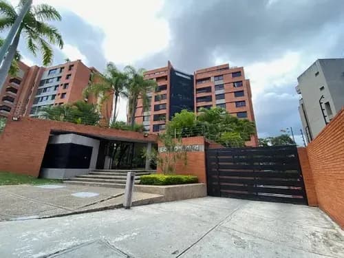 Apartamento En Alquiler En Colinas De Valle Arriba Calle Cerrada Con Vigilancia Edificio Con Punto De Control De La Embajada