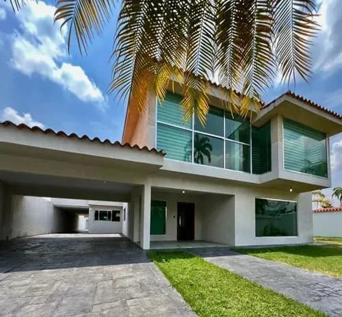 Hermosa Casa En Guataparo Country Club Valencia