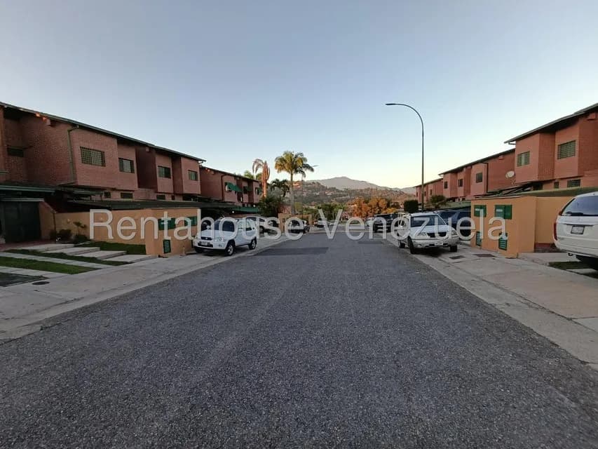 Townhouse (Duplex) en Venta en La Union, Distrito Metropolitano