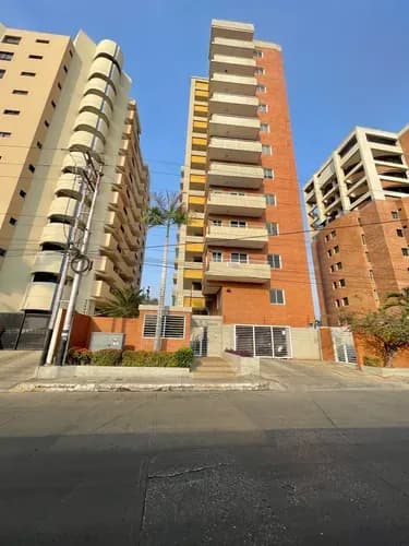 Hermoso Y Amplio Apartamento En Residencias El Remanso, Calle Arismendi De La Ciudad De Lecheria