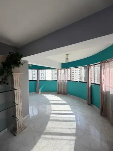 Hu Clientes. En Venta Amplio Apartamento Con Balcón. Urb Prebo Valencia