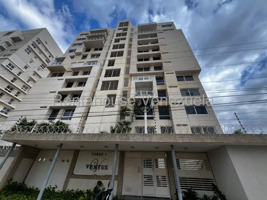 Apartamento (Multiples Niveles) en Venta en La Lago, Zulia