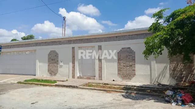 Se vende Imponente casa para inversión o remodelar zona norte en Canta Sur