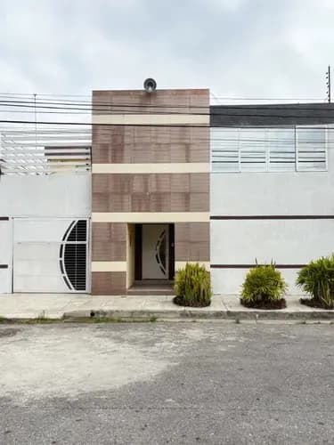 Casa En Venta En Urb El Cafetal Naguanagua Yt Yenny Teran Vende